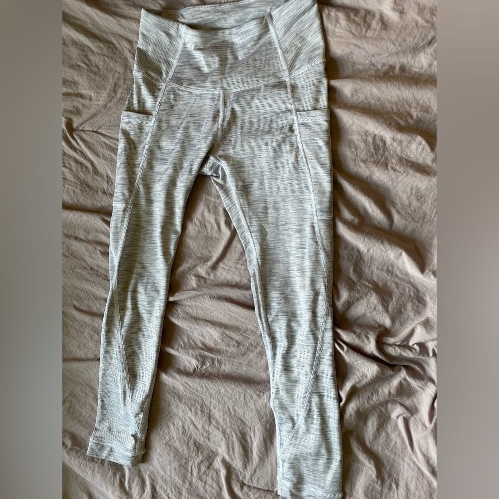 Apana capri leggings.  Super soft and stretchy, fits size small.